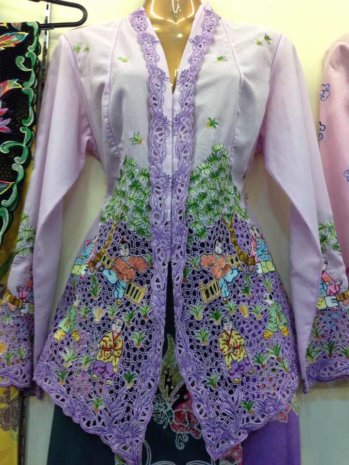 マレーシア　ブラウス　花柄刺繍　民族衣装　サロン・クバヤ　プラナカン　ニョニャ