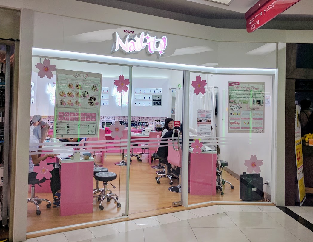 バンコクの駅ナカで激安ジェルネイル Tripping